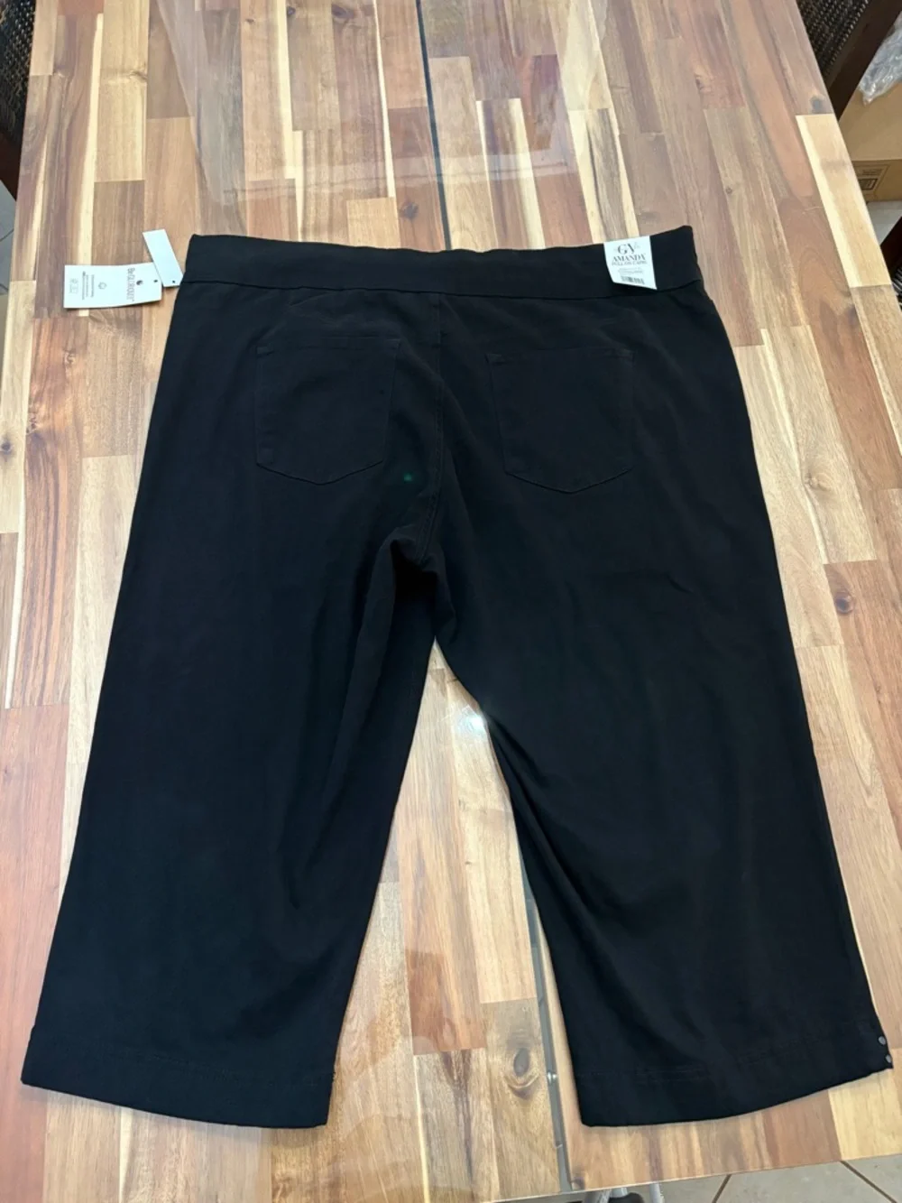NWT Plus Size 24W Gloria Vanderbilt Black Pull Up Capri Ponte Knee Length Shorts